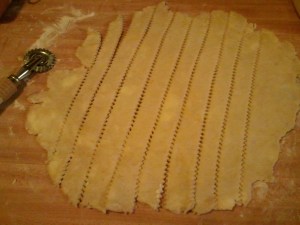 Your strips don't have to have crinkly edges...but their flaw are hidden a bit better.