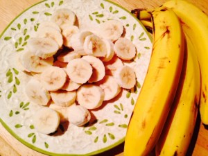 sliced bananas/littlejudeonfood.com